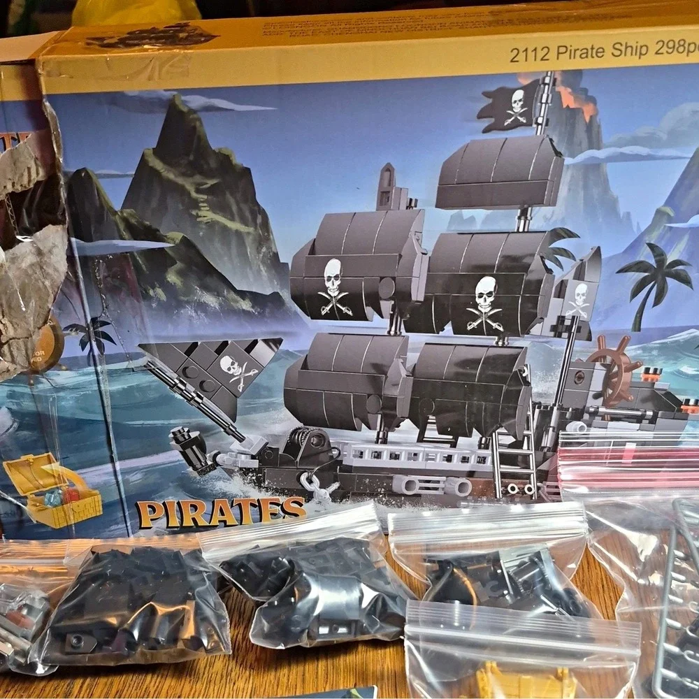 COGO Pirate Ship 2112 Read Description pics. Interlocking Blocks Set damaged Box